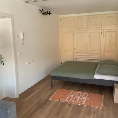 Weinstrasse Apartment *